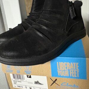 Clarks Women's Breeze Range Ruched Ankle Booties Size 6